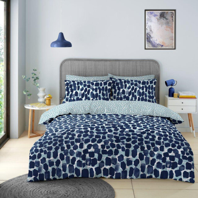 Breathable Geometric Duvet Cover with Pillowcases - Polycotton Fabric Bedding Set - Available in Single Double King Easy Wash