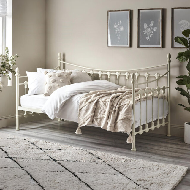 Glaucus Metal Frame Daybed