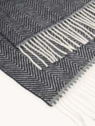 Wool Throw Tyrol with Herringbone Pattern and Fringes - thumbnail 3