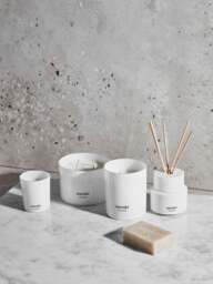 Scented Three-Wick Candle White Garden (Rose, Cyclamen, Cedarwood) - thumbnail 6