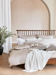 Pine Wood Bed Windsor with Headboard - thumbnail 2