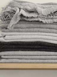 Merino Wool Throw Magnet - thumbnail 2