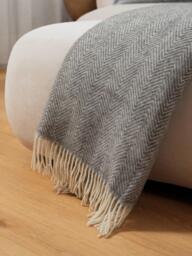 Wool Throw Tyrol with Herringbone Pattern and Fringes - thumbnail 2