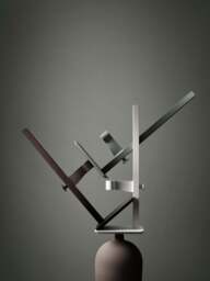 Height-Adjustable Side Table Museum - thumbnail 2