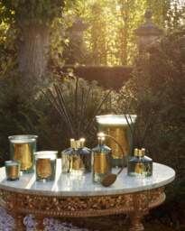 Handmade Scented Candle Figurie (Copaiba, Hyacinth & Green Bouquet) - thumbnail 3