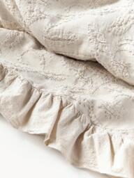 Structured Cotton Blanket Clara with Ruffles and Floral Pattern - thumbnail 4