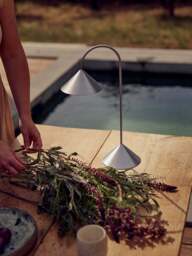 Portable Outdoor LED Table Lamp Grasp, Dimmable - thumbnail 3