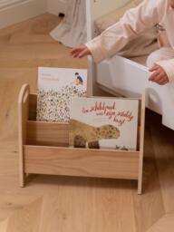 Kids Birch Wood Book Holder Anastasia - thumbnail 3