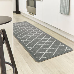 My Mat Arbor Silver Diamond Stain Resistant Runner 67 x 200cm - Size: 67 x 200 x 2cm - grey - Wilko - thumbnail 3