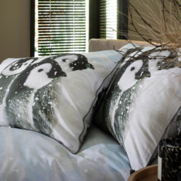 Deyongs Double Penguin Huddle Duvet Set - White - Wilko - thumbnail 3