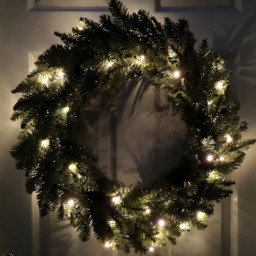 Samuel Alexander Warm White LED Christmas Wreath Green 60cm - Size: 60 x 60 x 60cm - Wilko - thumbnail 6