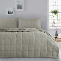 Velosso Waffle Sage Weave Bedspread Set 235 x 235cm - Size: King - Green - Wilko