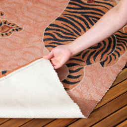 furn. Coral Tibetan Tiger Washable Outdoor Rug 120 x 170cm - Pink - Wilko - thumbnail 5