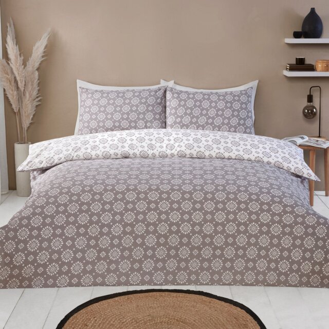 Sierra Geo Duvet Set Grey Superking - Size: Super King - Divante - Wilko - image 1