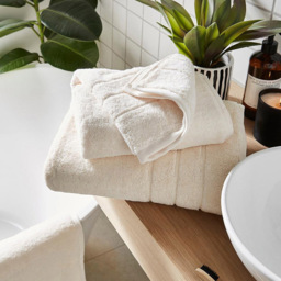 Allure Bath Fashions Cream Hotel Luxury Heavyweight Hand Towel - Size: 50 x 90cm - Wilko - thumbnail 3