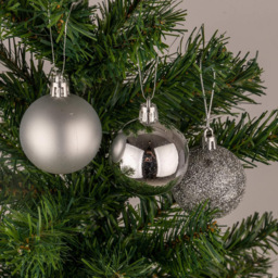 Shatchi 5cm Silver Shatterproof Christmas Bauble 18 Pack - Wilko - thumbnail 4