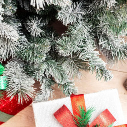 Shatchi Snowy Boulder Pine Helsinki Fir Artificial Plain Christmas Tree 6ft - White - Wilko - thumbnail 3