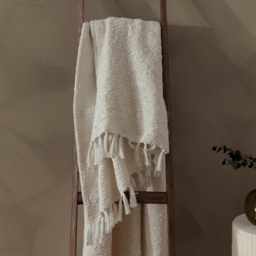 Yard Candar Ecru Textured Boucle Throw - Size: 170 x 130 x 1cm - Cream - Wilko - thumbnail 3