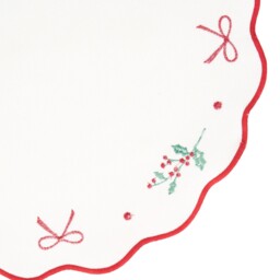 Pack of 2 Scalloped Edge Embroidered Placemats White - Prostar - Wilko - thumbnail 3