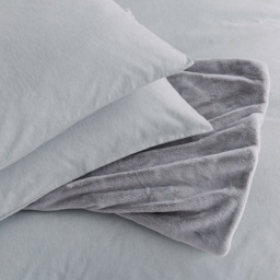 Helena Springfield Cloud Grey Plush Faux Fur Sherpa Fleece Throw 130 x 170cm - Size: 170 x 130 x 1cm - Wilko - thumbnail 3