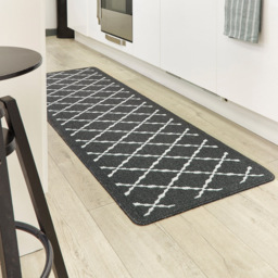 My Mat Arbor Charcoal Diamond Stain Resistant Runner 67 x 200cm - Size: 67 x 200 x 2cm - grey - Wilko - thumbnail 3
