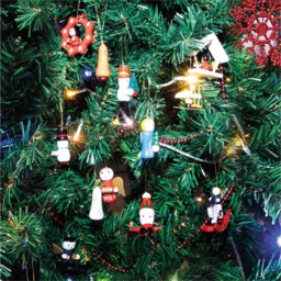 St Helens Assorted Wooden Hanging Decorations 12 Pack - Size: 170 x 200 x 20cm - Red - Wilko - thumbnail 3