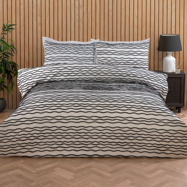 Marina Tufted Duvet Set Black Double - Wilko - image 1
