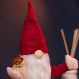 Samuel Alexander Red Musical Walking Gonk Christmas Decoration 28cm - Size: 28 x 14 x 7cm - Wilko - thumbnail 4