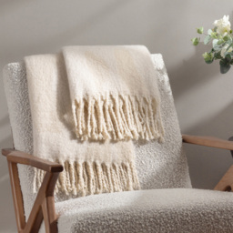 Hoem Meta Natural Jacquard Tasselled Throw 130 x 180cm - Size: 180 x 130cm - Cream - Wilko - thumbnail 3