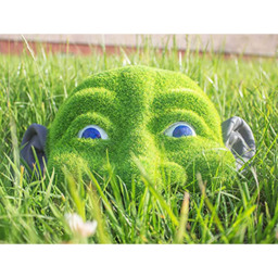 Marco Paul Grass Effect Hedge Peeker Garden Ornament - Size: 30 x 25 x 34cm - Green - Wilko - thumbnail 6