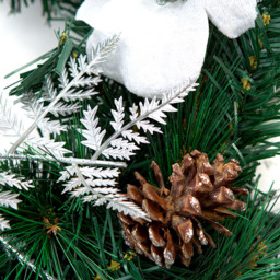 Best Artificial White and Silver Christmas Garland 180cm - Wilko - thumbnail 7