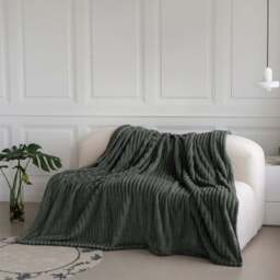 Velosso Bellissima Charcoal Plush Throw 200 x 240cm - Size: 200 x 240 x 1cm - Wilko - thumbnail 3