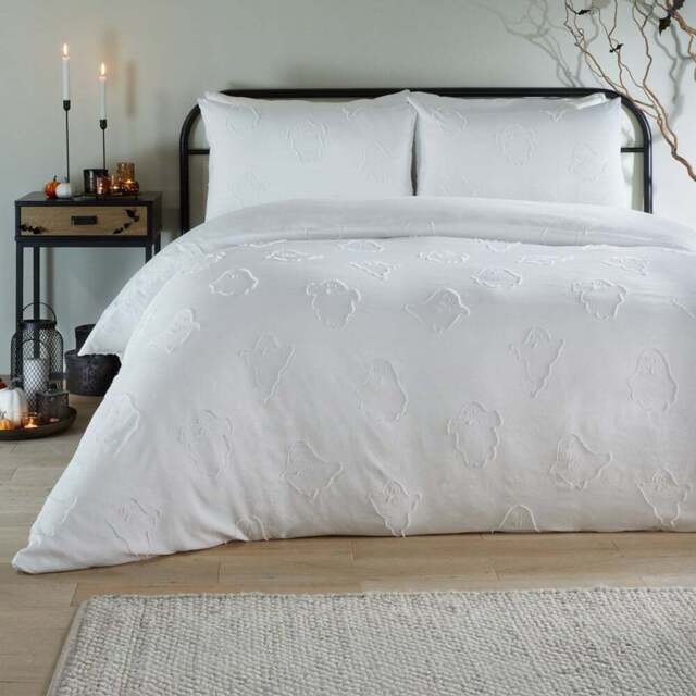 Duvet Day Double Ghostly Ghouls Soft Touch Tufted Duvet Set - White - Wilko - image 1