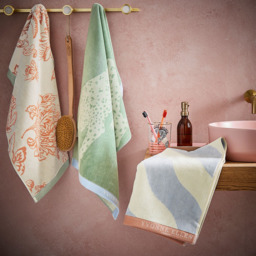 Yvonne Ellen Cotton Frosted Lake Signature Stripe Hand Towel - Size: 90 x 50 x 1cm - Wilko - thumbnail 4