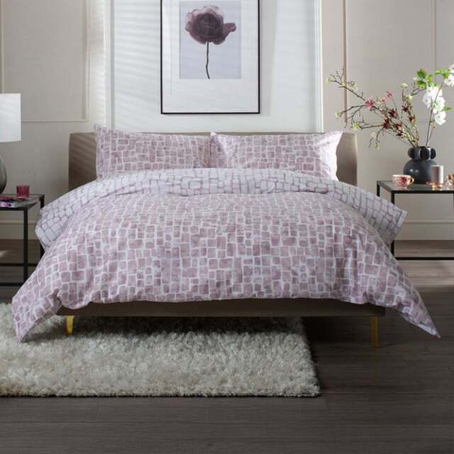 The Lyndon Company Tulle Super King Size Pink Reversible Duvet Set - Wilko - image 1