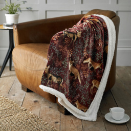 Deyongs Mulberry Fox and Deer Sherpa Fleece Throw 140 x 180cm - Red - Wilko - thumbnail 3