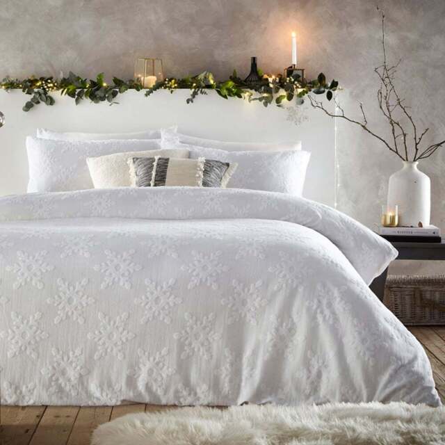 furn. Snowflake Double White Duvet Cover Set - Wilko - image 1