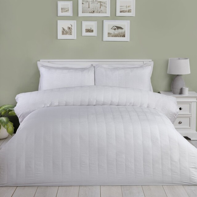 Cassie Crinkle Stripe Textured Duvet Set  - White/Superking - Size: Super King - Wilko - image 1