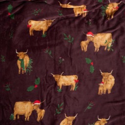 Christmas Highland Cows Throw - Burgundy and Green - All I Want For Christmas - Wilko - thumbnail 4