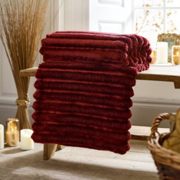 Deyongs Alnwick Merlot Throw 140 x 180cm - Red - Wilko - thumbnail 3