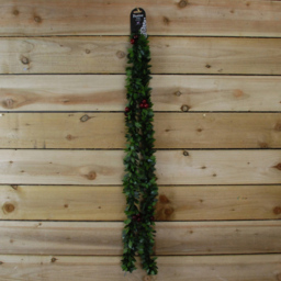 Samuel Alexander Christmas Holly Garland with Red Berries 200cm - Green - Wilko - thumbnail 3