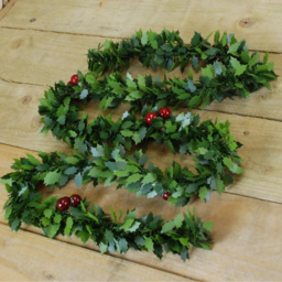 Samuel Alexander Christmas Holly Garland with Red Berries 200cm - Green - Wilko - thumbnail 6