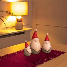 St Helens Maroon Felt Table Runner 98 x 30cm - Size: 980 x 300 x 3cm - Red - Wilko - thumbnail 4