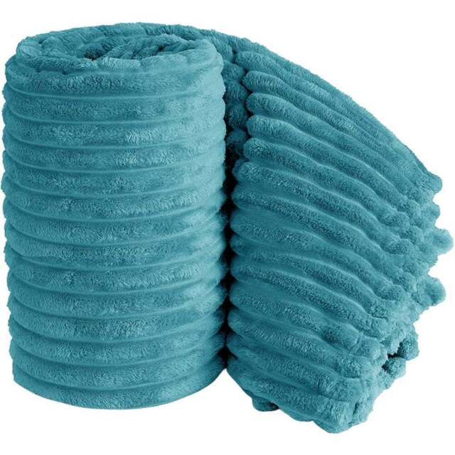 Velosso Bellissima Teal Plush Throw 150 x 200cm - Size: 150 x 200 x 1cm - Wilko - image 1