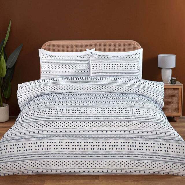 Berkley Duvet Set Navy and White King - Wilko - image 1