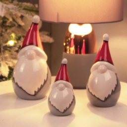 St Helens Red Hat Ceramic Gonk Family Ornament Set of 3 - Size: 14 x 14 x 8cm - Wilko - thumbnail 5