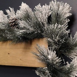 Samuel Alexander Snow Flocked Christmas Garland with Pinecones 180cm - Size: 18cm - Green - Wilko - thumbnail 6