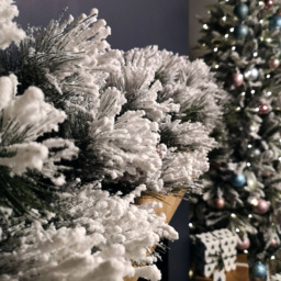 Samuel Alexander Snow Flocked Christmas Garland with Pinecones 180cm - Size: 18cm - Green - Wilko - thumbnail 5