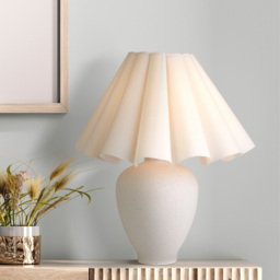 Lighting Collection Ceramic Lamp with Scallop Edge Shade - Size: 42 x 36 x 36cm - White - Wilko - thumbnail 3