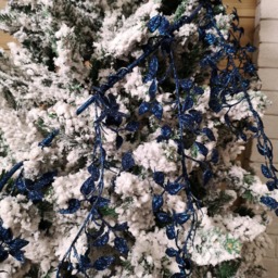Samuel Alexander Midnight Blue Glitter Leaf Christmas Garland 150cm - Size: 150 x 270 x 30cm - Wilko - thumbnail 6